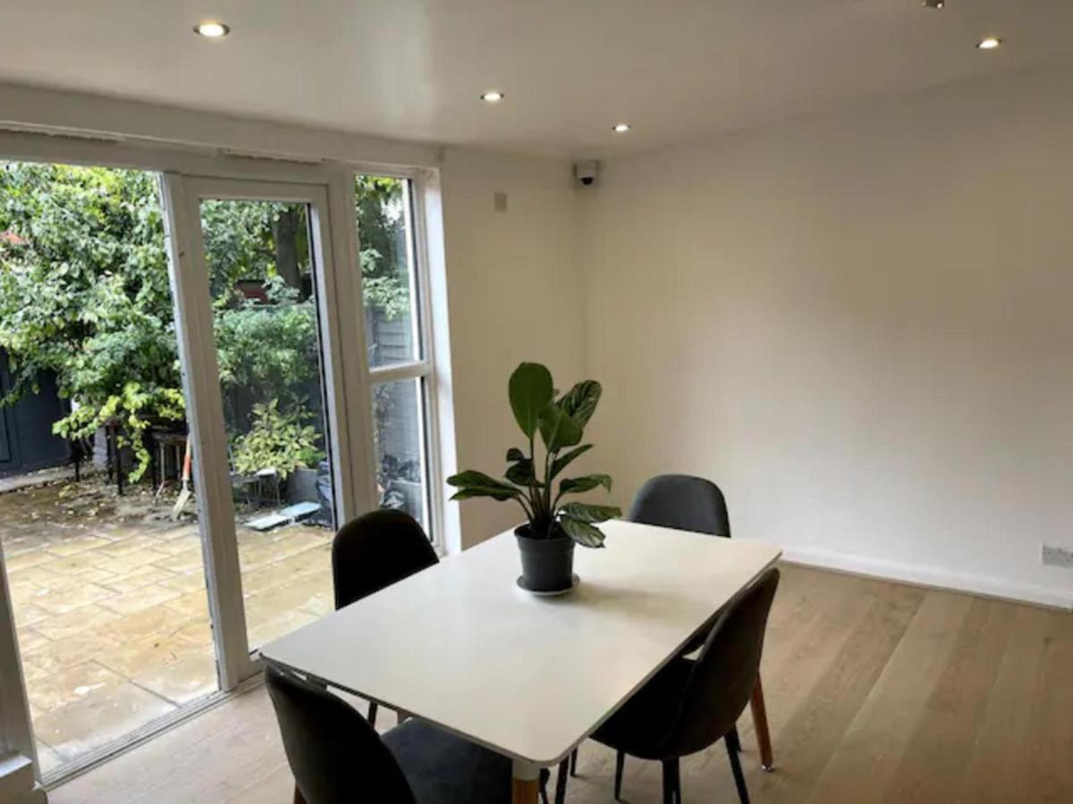 Casa vacanze Modern 5 Bedroom Family House - 18 Mins To Station