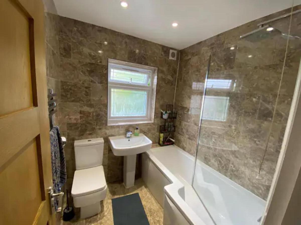Casa vacanze Modern 5 Bedroom Family House - 18 Mins To Station